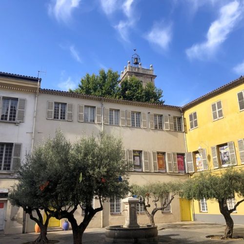 City of Toulon: What are the types of retirement homes and care options?