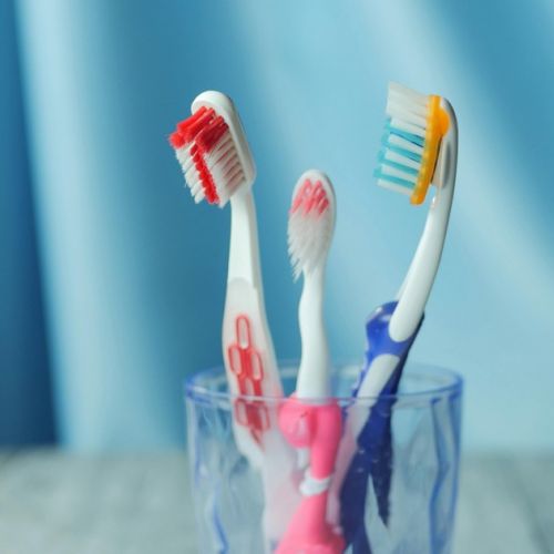 Dental Hygiene: 5 Tips for Cleaning Your Toothbrush