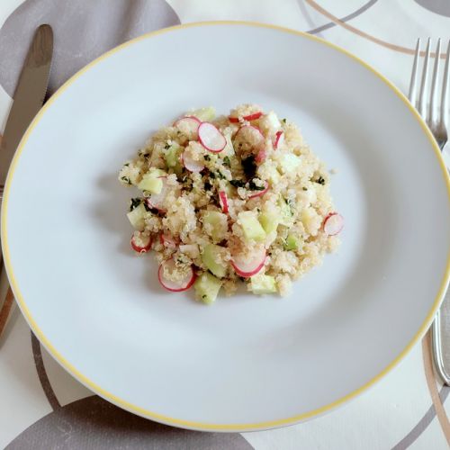 Quinoa salad with radishes and cucumber: a refreshing recipe