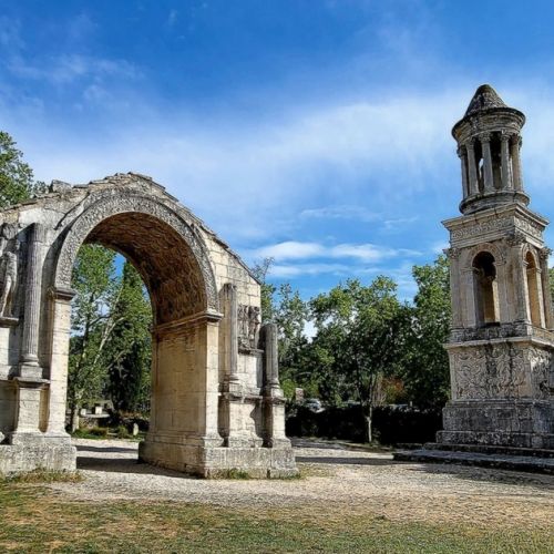 Saint-Rémy-de-Provence: an authentic destination in the Alpilles